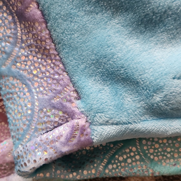 Plush Mermaid Cozy Blanket - Picture 4 of 4
